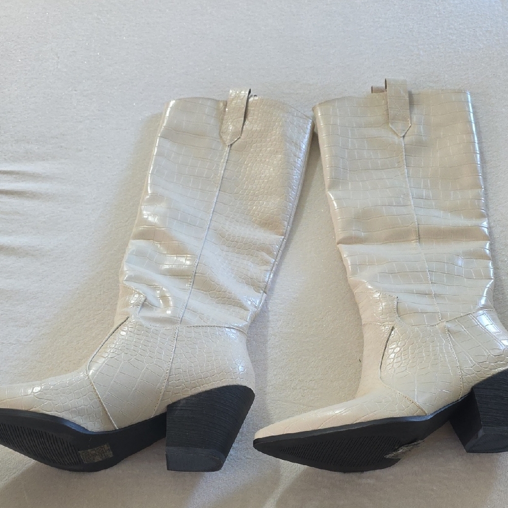 Elegant Cream Croc-Embossed Women's Boots